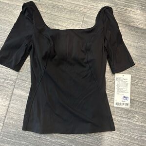 EUC Lululemon Half-Sleeve Tight-Fit Shelf T-Shirt